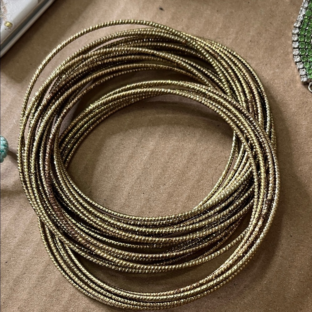 SOLD

Elegant Gold Bangle Set​